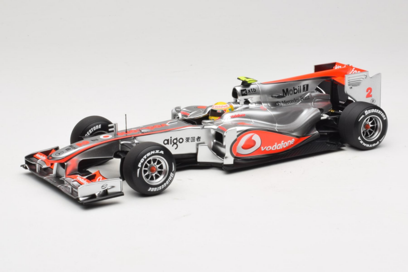 McLaren MP4-25 Mercedes #2 L. Hamilton Vodafone McLaren F1 2010 Minichamps 1:18 530101802 Metāls