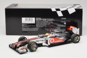 McLaren MP4-26 Mercedes #3 L. Hamilton Vodafone McLaren F1 2011 Minichamps 1:18 530111803 Metāls — attēls 6 no 7