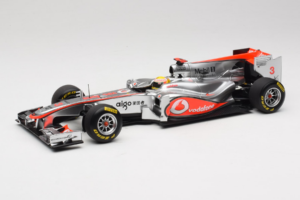 McLaren MP4-26 Mercedes #3 L. Hamilton Vodafone McLaren Showcar F1 2011 Minichamps 1:18 530111873 Metāls