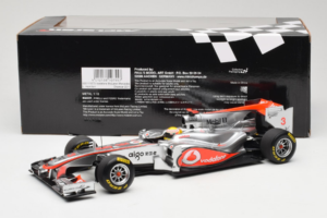 McLaren MP4-26 Mercedes #3 L. Hamilton Vodafone McLaren Showcar F1 2011 Minichamps 1:18 530111873 Metāls — attēls 6 no 7