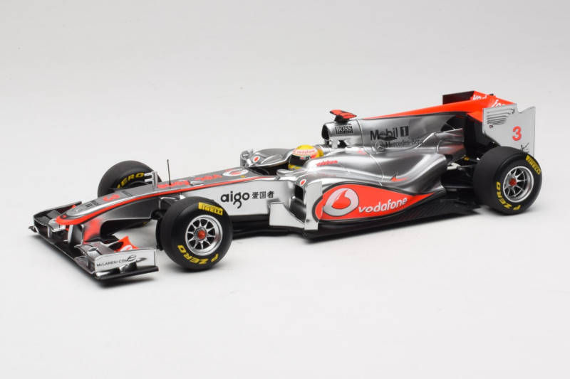McLaren MP4-26 Mercedes #3 L. Hamilton Vodafone McLaren Showcar F1 2011 Minichamps 1:18 530111873 Metāls