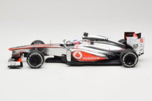 McLaren MP4-28 Mercedes #5 J. Button Vodafone McLaren F1 2013 Minichamps 1:18 530131805 Metāls — attēls 3 no 7