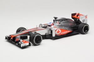 McLaren MP4-28 Mercedes #5 J. Button Vodafone McLaren F1 2013 Minichamps 1:18 530131805 Metāls