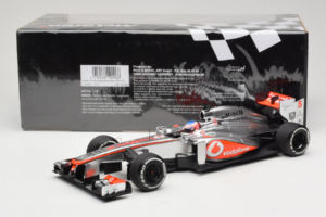 McLaren MP4-28 Mercedes #5 J. Button Vodafone McLaren F1 2013 Minichamps 1:18 530131805 Metāls — attēls 6 no 7