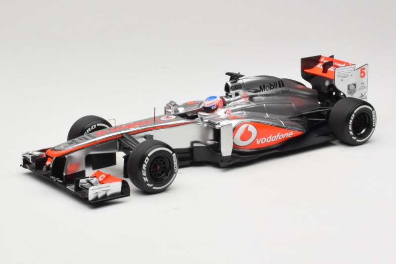 McLaren MP4-28 Mercedes #5 J. Button Vodafone McLaren F1 2013 Minichamps 1:18 530131805 Metāls