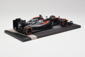 McLaren MP4-30 Honda #22 J. Button McLaren Honda F1 Team Spanish Grand Prix 2015 Minichamps 1:18 537151122 Metāls — attēls 3 no 7