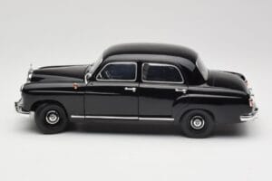 Mercedes 180 W120 Ponton Melns Revell 1:18 08973 Metāls — attēls 4 no 8