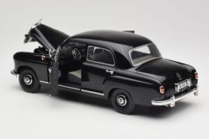 Mercedes 180 W120 Ponton Melns Revell 1:18 08973 Metāls — attēls 5 no 8