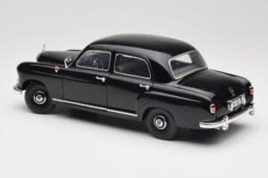 Mercedes 180 W120 Ponton Melns Revell 1:18 08973 Metāls — attēls 7 no 8