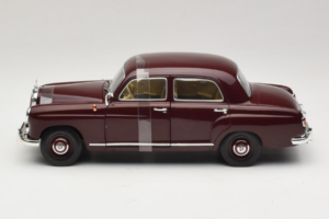 Mercedes 180 Ponton Tumšsarkans Revell 1:18 08876 Metāls — attēls 3 no 6