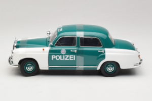Mercedes 180 Ponton Polizei Revell 1:18 8863 Metāls — attēls 3 no 6