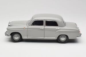 Mercedes 180 W120 Ponton Graphite Grey Revell 1:18 08974 Metāls — attēls 4 no 8