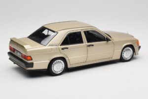 Mercedes 190E W201 2.3-16 Smoke Silver Metallic Norev 1:18 183831 Metāls — attēls 3 no 8