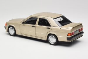 Mercedes 190E W201 2.3-16 Smoke Silver Metallic Norev 1:18 183831 Metāls — attēls 7 no 8