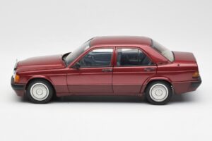 Mercedes 190E W201 2.0 Sarkans Dealer Edition AUTOart 1:18 B66040383 Metāls — attēls 4 no 8