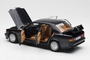Mercedes 190E 2.3-16 W201 Zilsmelns Metallic AUTOart 1:18 76122 Metāls — attēls 5 no 8