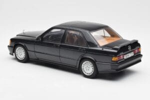 Mercedes 190E 2.3-16 W201 Zilsmelns Metallic AUTOart 1:18 76122 Metāls — attēls 7 no 8