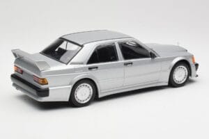 Mercedes 190E 2.5-16 EVO 1 W201 Sudrabs Minichamps 1:18 155036001 Metāls — attēls 2 no 6