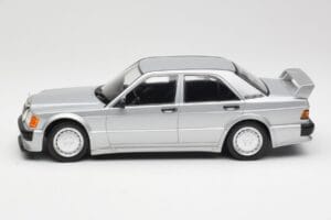 Mercedes 190E 2.5-16 EVO 1 W201 Sudrabs Minichamps 1:18 155036001 Metāls — attēls 3 no 6