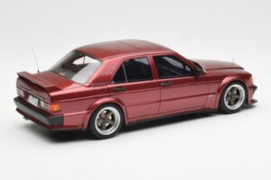 Mercedes 190E 2.5-16 W201 RAUH-Welt Republik Sarkans Otto 1:18 OT1083 Sveķi — attēls 2 no 6