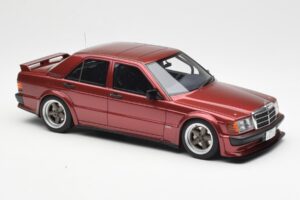 Mercedes 190E 2.5-16 W201 RAUH-Welt Republik Sarkans Otto 1:18 OT1083 Sveķi — attēls 4 no 6