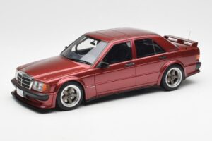 Mercedes 190E 2.5-16 W201 RAUH-Welt Republik Sarkans Otto 1:18 OT1083 Sveķi