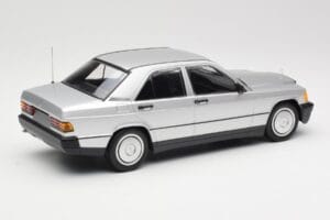 Mercedes 190E W201 Sudrabs Minichamps 1:18 155037004 Metāls — attēls 2 no 6