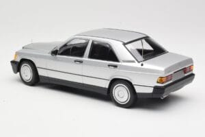 Mercedes 190E W201 Sudrabs Minichamps 1:18 155037004 Metāls — attēls 5 no 6