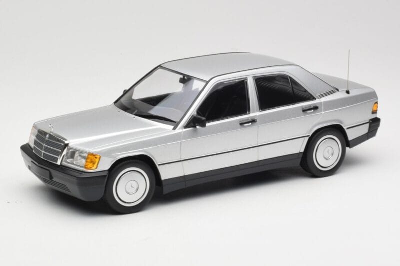 Mercedes 190E W201 Sudrabs Minichamps 1:18 155037004 Metāls