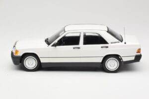 Mercedes 190E W201 Balts Minichamps 1:18 155037002 Metāls — attēls 3 no 6