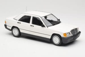 Mercedes 190E W201 Balts Minichamps 1:18 155037002 Metāls — attēls 4 no 6