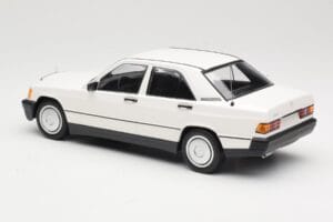 Mercedes 190E W201 Balts Minichamps 1:18 155037002 Metāls — attēls 5 no 6