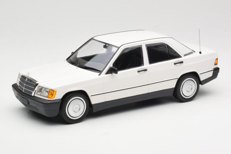 Mercedes 190E W201 Balts Minichamps 1:18 155037002 Metāls