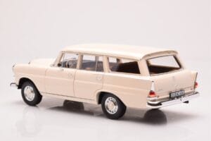 Mercedes 200 Universal W110 Krēmkrāsa Norev 1:18 183709 Metāls — attēls 7 no 8