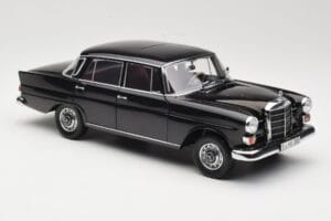 Mercedes 200 W110 Melns Norev 1:18 183574 Metāls — attēls 6 no 8