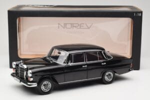 Mercedes 200 W110 Melns Norev 1:18 183574 Metāls — attēls 8 no 8