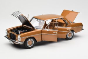 Mercedes 200 W115 Bycane Zelts Dīlera Izdevums Norev 1:18 B66040665 Metāls — attēls 2 no 8