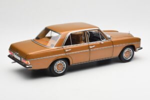 Mercedes 200 W115 Bycane Zelts Dīlera Izdevums Norev 1:18 B66040665 Metāls — attēls 3 no 8