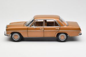 Mercedes 200 W115 Bycane Zelts Dīlera Izdevums Norev 1:18 B66040665 Metāls — attēls 4 no 8