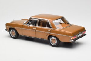 Mercedes 200 W115 Bycane Zelts Dīlera Izdevums Norev 1:18 B66040665 Metāls — attēls 7 no 8