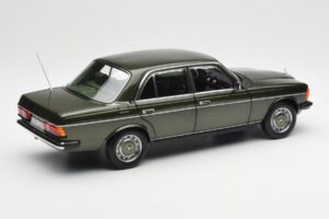 Mercedes 200 W123 Cypress Zaļš Metaliks Dīlera Izdevums Norev 1:18 B66040654 Metāls — attēls 3 no 8