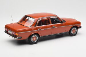 Mercedes 200 W123 English Sarkans Dīlera Izdevums Norev 1:18 B66040653 Metāls — attēls 3 no 8