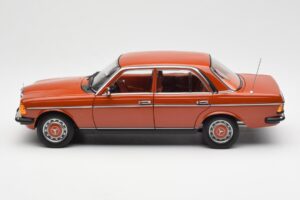 Mercedes 200 W123 English Sarkans Dīlera Izdevums Norev 1:18 B66040653 Metāls — attēls 4 no 8