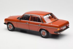 Mercedes 200 W123 English Sarkans Dīlera Izdevums Norev 1:18 B66040653 Metāls — attēls 7 no 8