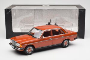 Mercedes 200 W123 English Sarkans Dīlera Izdevums Norev 1:18 B66040653 Metāls — attēls 8 no 8