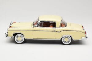 Mercedes 220 SE W128 Coupe Bēšs Sun Star 1:18 3562 Metāls — attēls 4 no 8