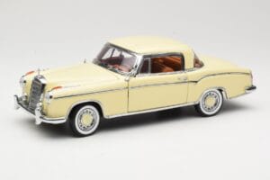 Mercedes 220 SE W128 Coupe Bēšs Sun Star 1:18 3562 Metāls