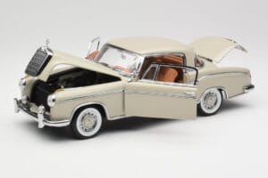 Mercedes 220 SE W128 Coupe Gaiši Pelēks Sun Star 1:18 3568 Metāls — attēls 2 no 8