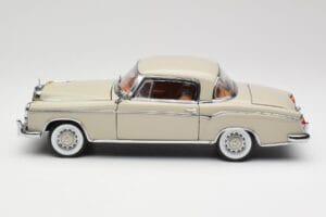 Mercedes 220 SE W128 Coupe Gaiši Pelēks Sun Star 1:18 3568 Metāls — attēls 4 no 8