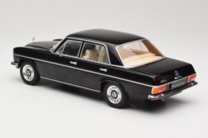 Mercedes 220D W115 Melns MCG 1:18 MCG18117 Metāls — attēls 5 no 6